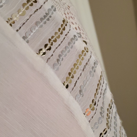 White Hollister tank with sequin details - Picture 2 of 6